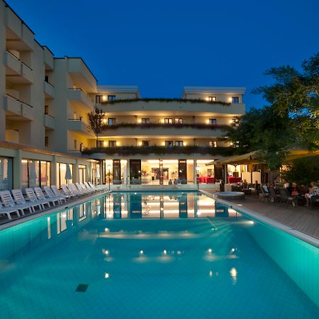 Park Hotel Kursaal Misano Adriatico Buitenkant foto
