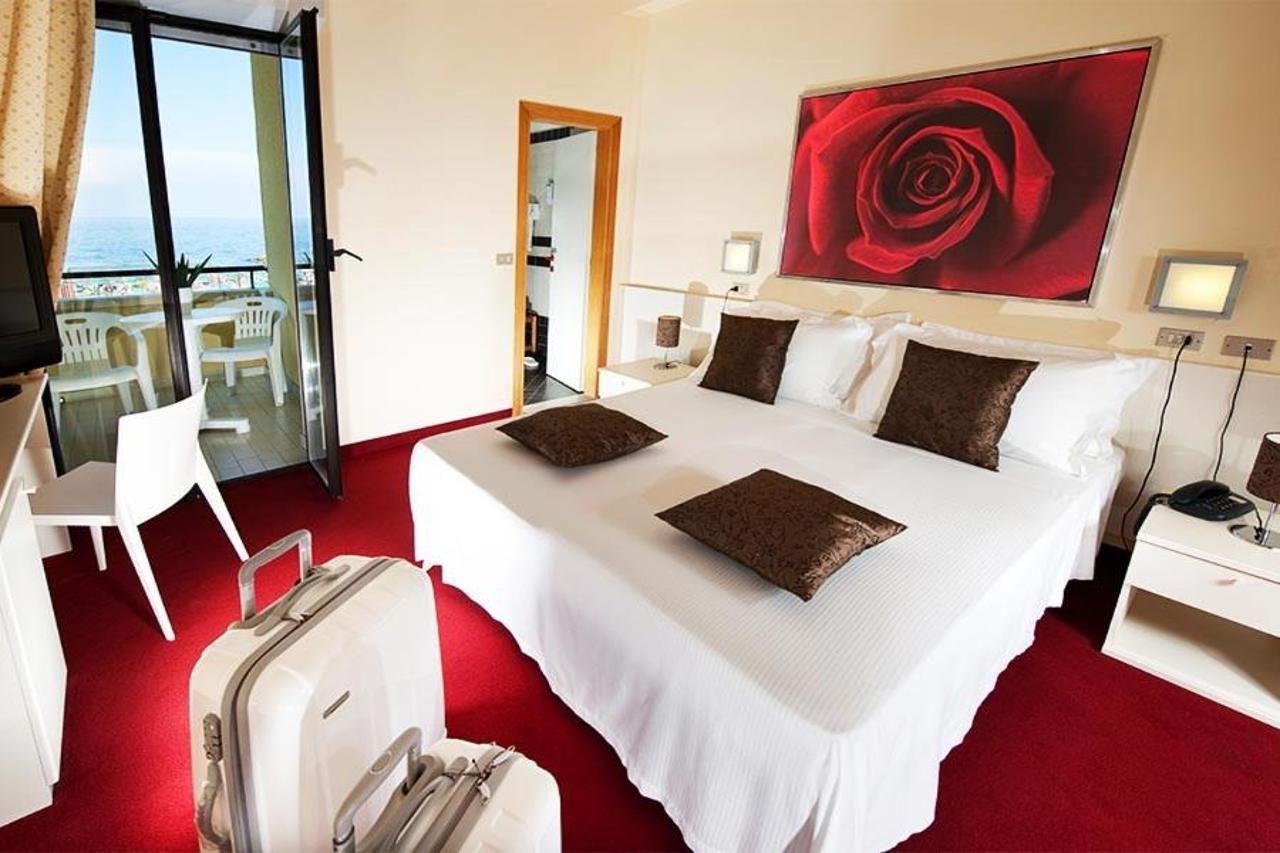 Park Hotel Kursaal Misano Adriatico Buitenkant foto