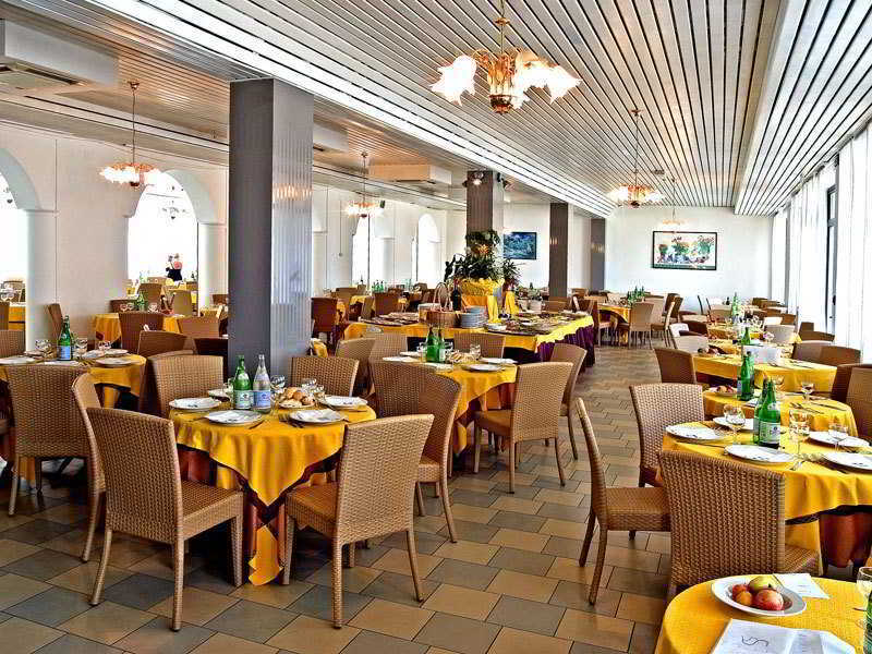 Park Hotel Kursaal Misano Adriatico Buitenkant foto