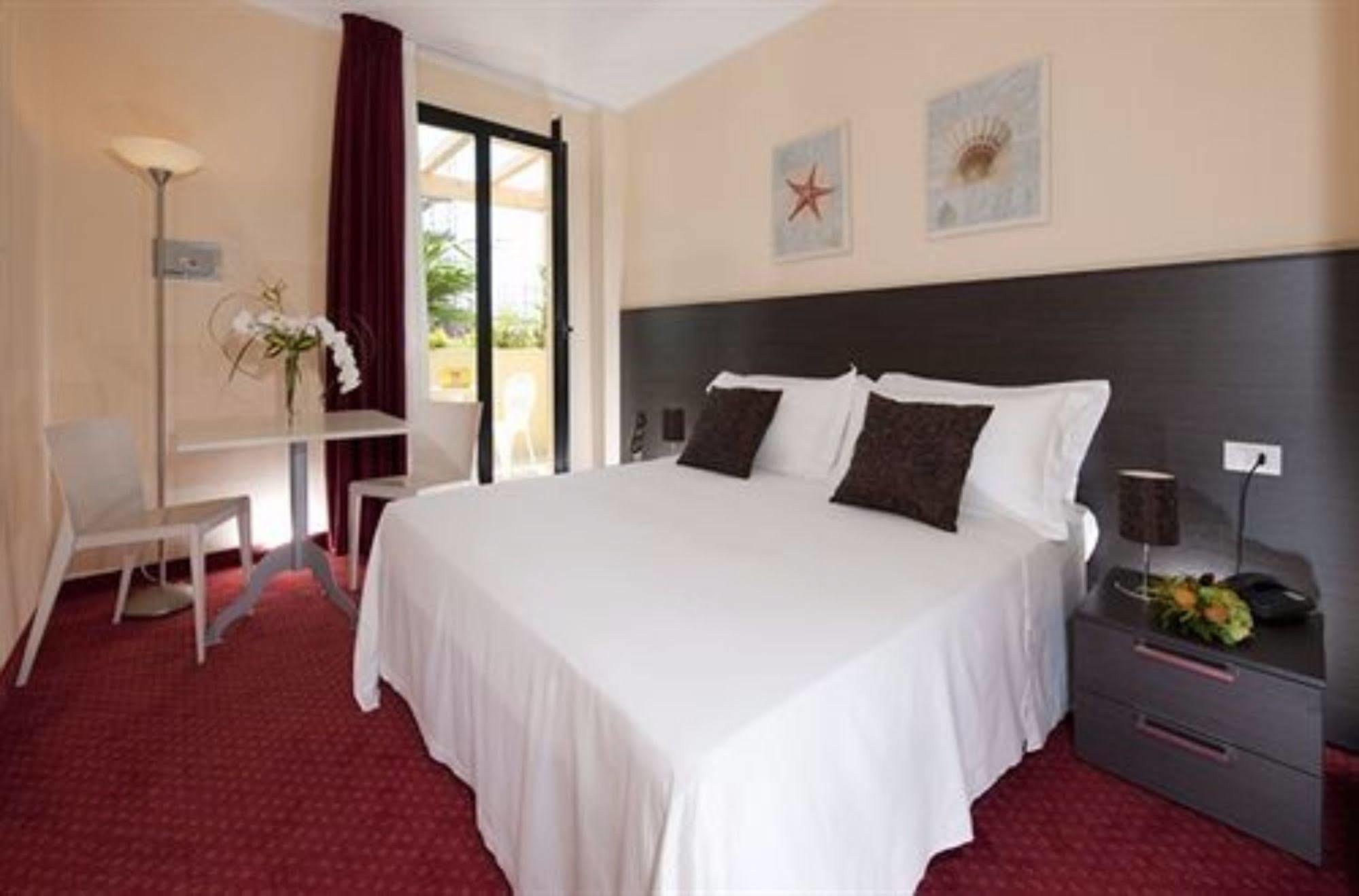 Park Hotel Kursaal Misano Adriatico Buitenkant foto